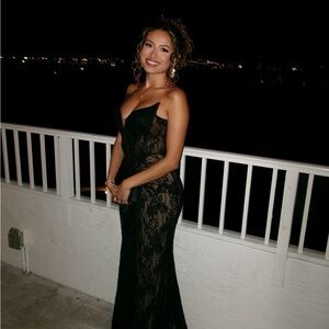 Elegant Black Lace Evening Gown
